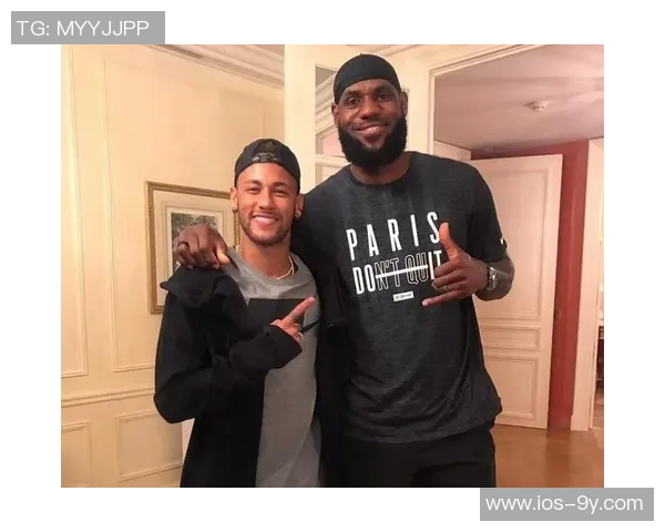 詹姆斯与画家亲密合影庆祝传递兄弟情谊与骄傲之情