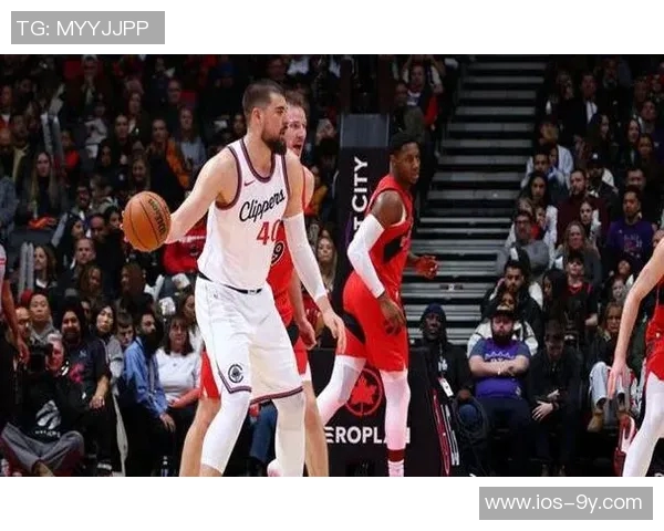 鲍威尔热火首秀表现抢眼28分9板4助比尔低迷仅得5分合力卡登25分