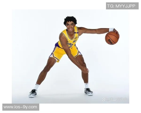 克里斯蒂全场表现出色三分球命中率高效助球队逆转胜利