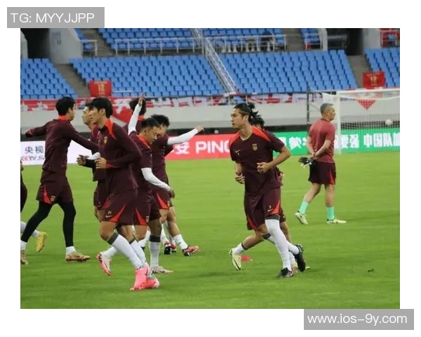 刘洋与张玉宁黄政宇等国足队友新年首训合影分享训练时光